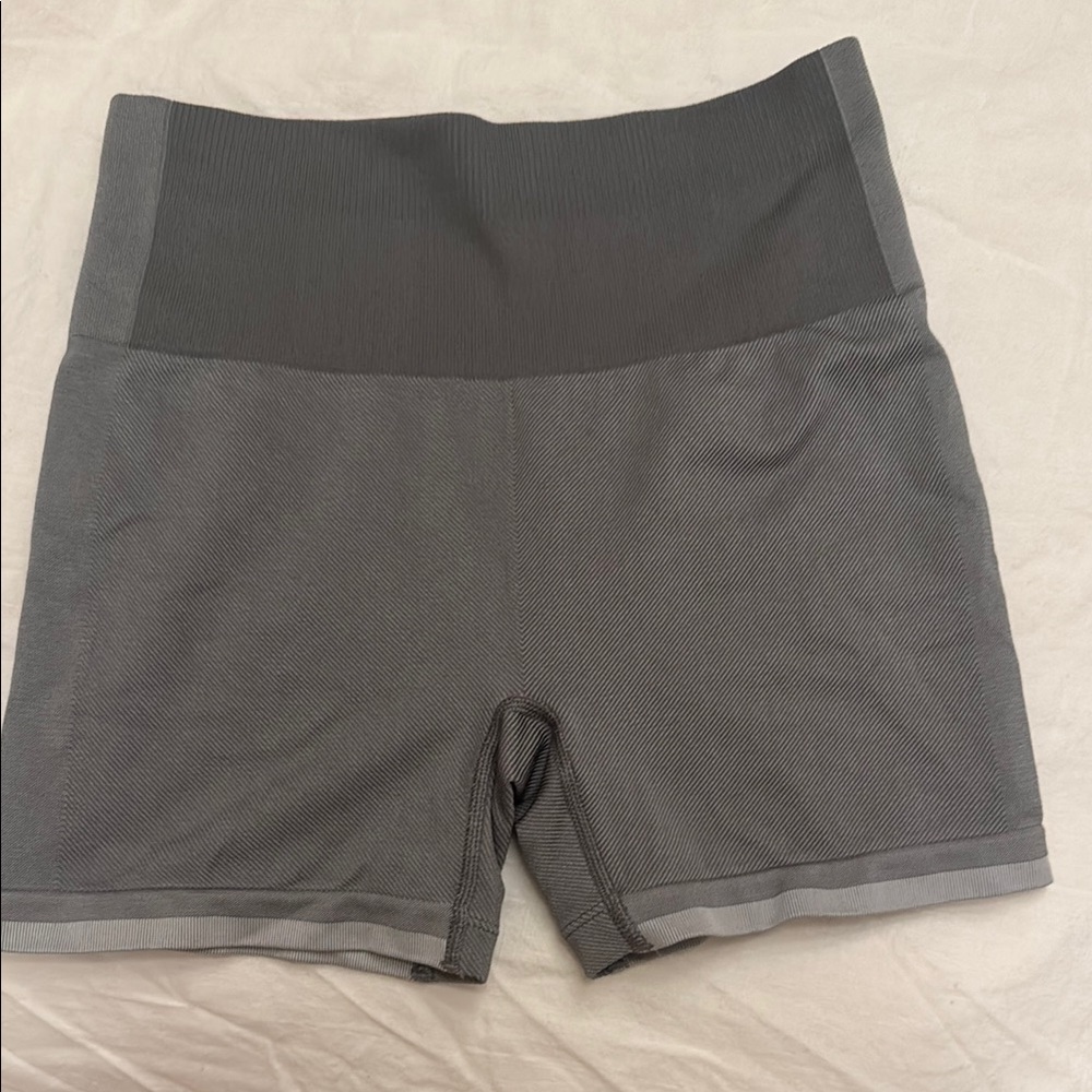 OV SeamlessSmooth 4.5” Short
